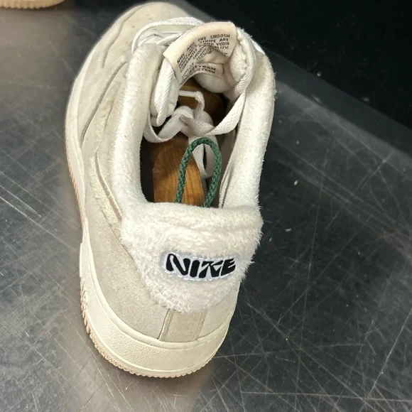 Nike Air Force 1 Size 9.5 Women - Picture 4 of 11
